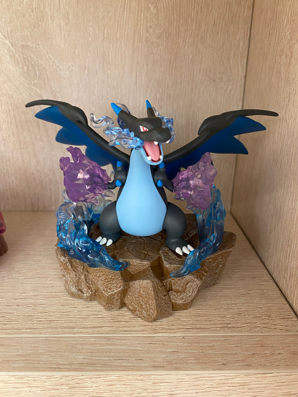Pokemon Mega Charizard X Base Luminosa
