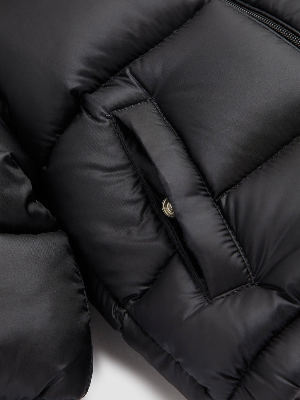 Moncler New Macaire